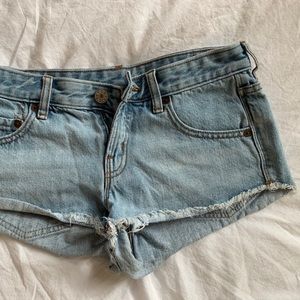 urban outfitters / low rise denim shorts